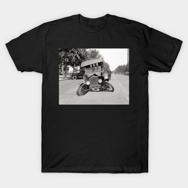 Automobile Crash, 1922. Vintage Photo T-Shirt by historyphoto